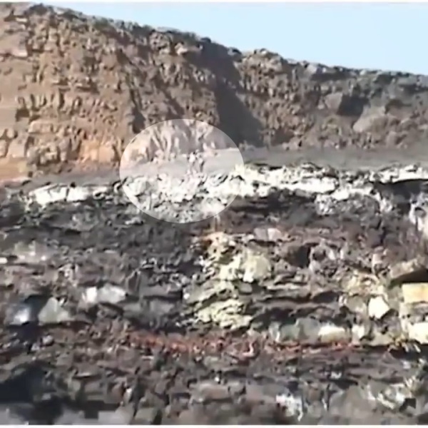 पत्थर गिरते ही धधक उठा ज्वालामुखी