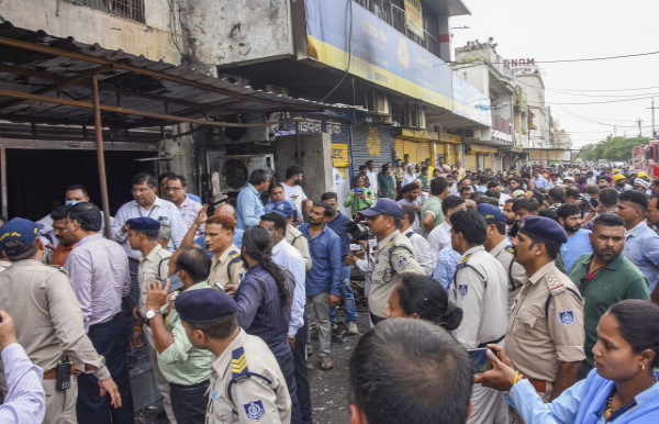 दोस्तों के साथ इलाज के लिए पहुंचा था अस्पताल