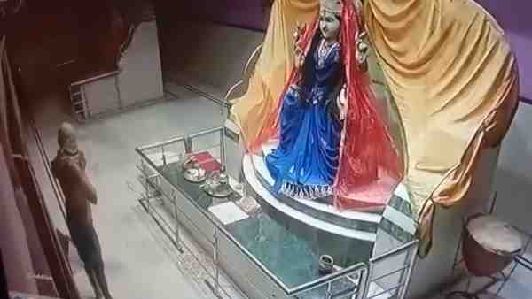 19 सेकंड का है चोरी का यह वीडियो