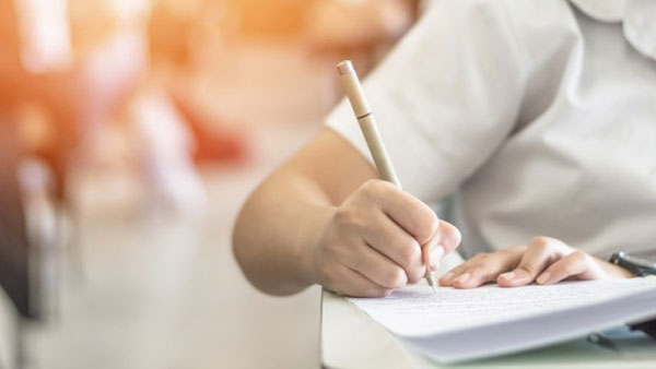 दो अन्य परीक्षार्थियों को भी पकड़ा गया