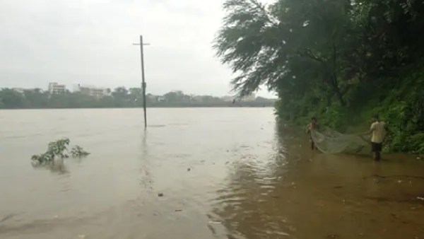 झारखंड में 5 लोग नदी में बहे