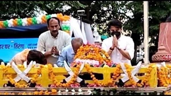 लक्ष्मीबाई की समाधि पर पुष्प अर्पित करके सिंधिया ने करा दिया जयभान सिंह पवैया को चुप