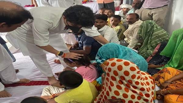 बहांगी खुर्द पहुंचकर मृतकों के परिजनों से व्यक्त की संवेदनाएं
