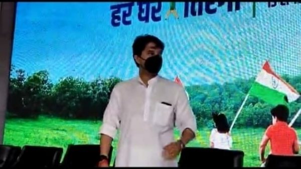 ग्वालियर सेंट्रल जेल पहुंचकर सिंधिया ने फहराया तिरंगा