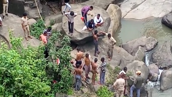 कनकद्दर वाटरफाॅल में मौत की सेल्फी