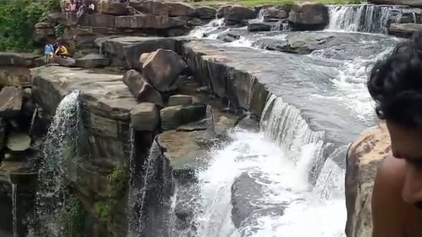 कनकद्दर वाटरफाॅल में मौत की सेल्फी