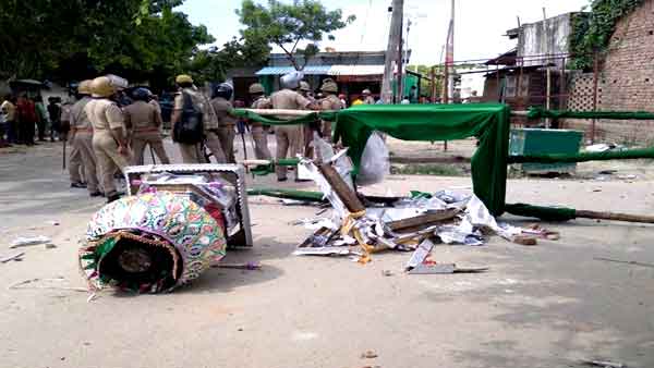 भागते समय ताजिया हुई क्षतिग्रस्त