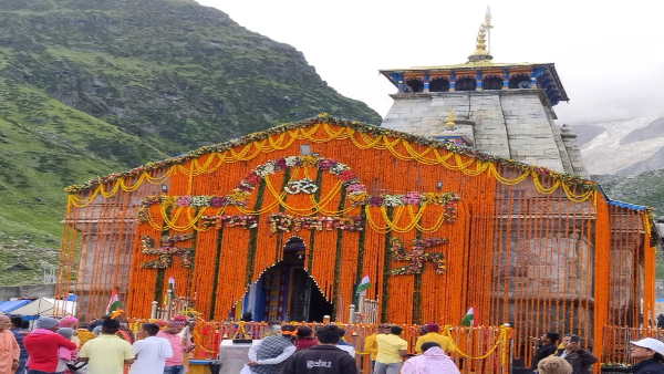 अनाज का लेप लगाकर स्वयंभू लिंग का श्रृंगार