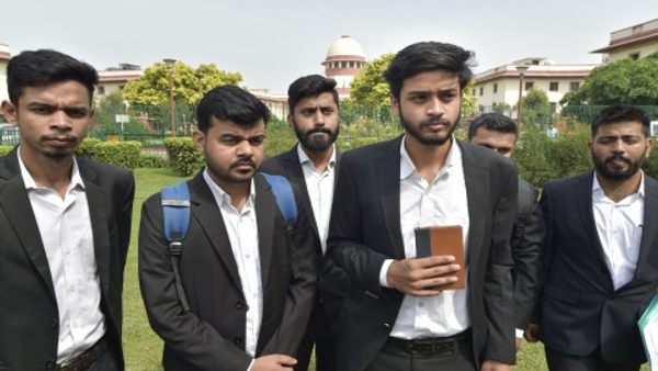 सुप्रीम कोर्ट ने बार काउंसिल के नियमों पर जताई थी नाराजगी सुप्रीम कोर्ट ने बार काउंसिल के नियमों पर जताई थी नाराजगी