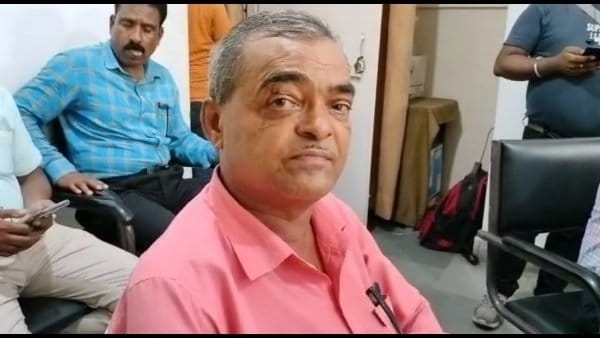 पिछोर सहकारिता समिति में पदस्थ थे पिता-पुत्र