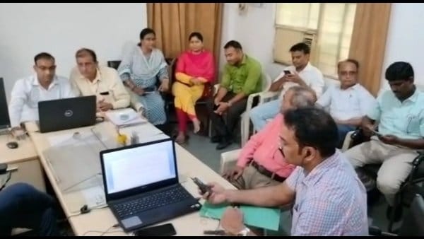 पिता-पुत्र की बहाली के बदले ₹50000 की मांग ली रिश्वत