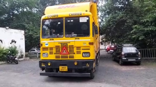 664 मोबाइल बाॅक्स थे, जिनमें से 526 बाॅक्स दूसरे ट्रक में लोड कर ले गए थे 664 मोबाइल बाॅक्स थे, जिनमें से 526 बाॅक्स दूसरे ट्रक में लोड कर ले गए थे