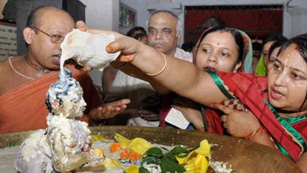 इन पांच चीजों से करें लड्डू गोपाल को पसंद