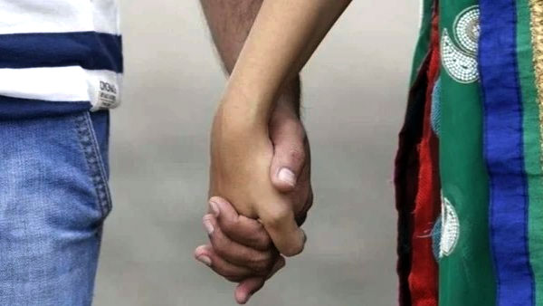 नाराज पति ने साथ रहने से किया इनकार