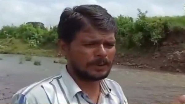खाट पर लिटाकर नाला पार कराना पडता है
