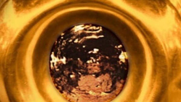 'अल-हजरु अल-अस्वद' काले पत्थर का नाम 