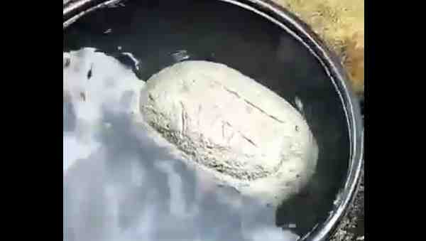 5.7 किलो ग्राम है पत्थर का वजन