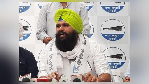'अधिकांश शहीद सिख परिवारों से थे'