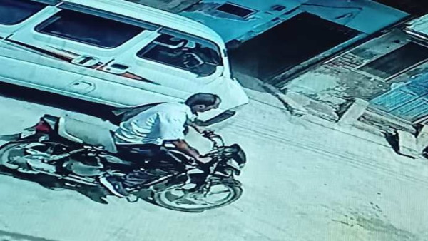 अंकित ठठेरा के यहां स्क्रैप का हिसाब करने गये थे