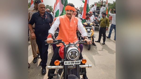 न हेलमेट था, न लाइसेंस, न पॉल्यूशन और न ही हाई सिक्योरिटी नंबर प्लेट