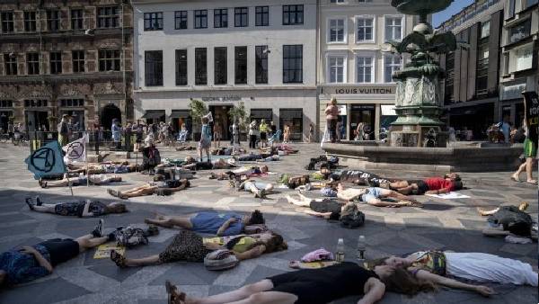 पिछले बार डायनासोर गायब, इस बार खतरे में इंसान