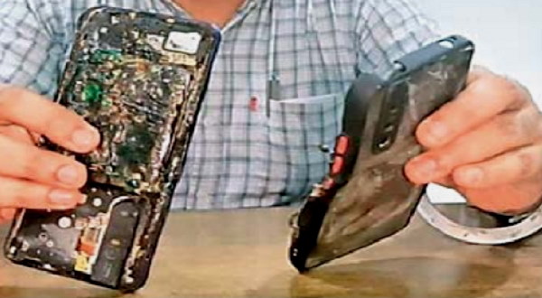 A sudden fire broke out in mobile phone in the pocket of Man, Punjab Ludhiana court news A sudden fire broke out in mobile phone in the pocket of Man, Punjab Ludhiana court news