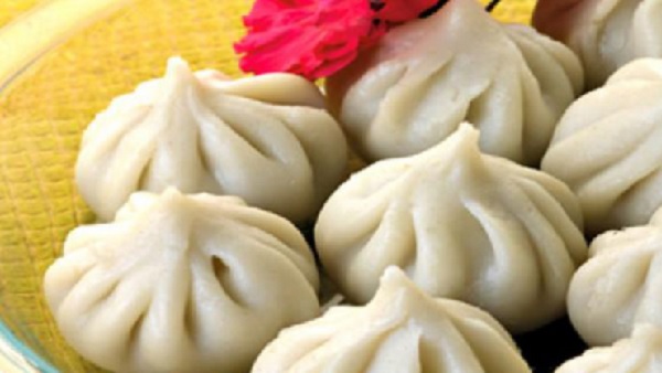 भगवान शिव मोदक लेकर आते हैं