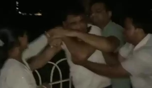 रोजाना कार के अंदर महिला के साथ घंटों बैठा रहता था मोहित