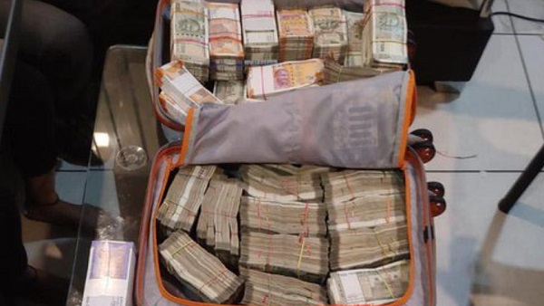 ऐसे आए शक के दायरे में हीरो केसवानी ऐसे आए शक के दायरे में हीरो केसवानी