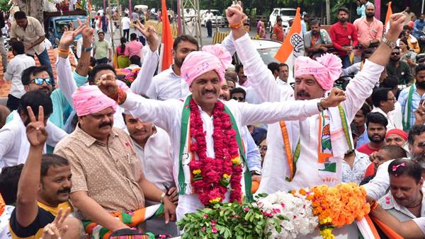 आरोपों में घिरे पार्षदों को जिम्मेदारी 