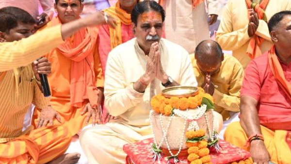 कांग्रेस विधायक ने भी निकाली थी कांवड़ यात्रा 