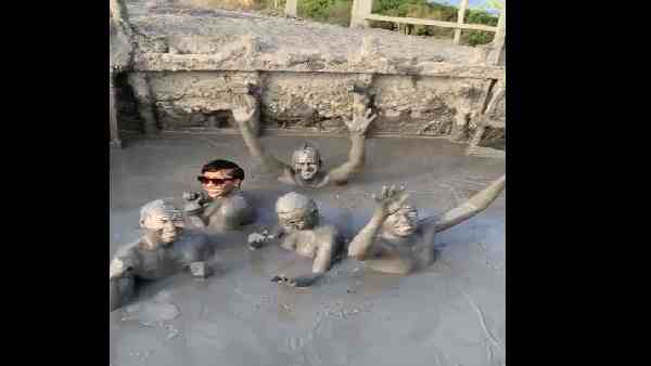 लोग इसके कीचड़ में क्यों लगाते हैं डुबकी ?