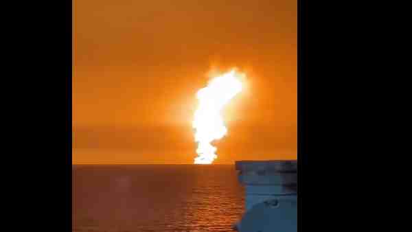 कभी-कभार आग की लपटें भी उठती हैं