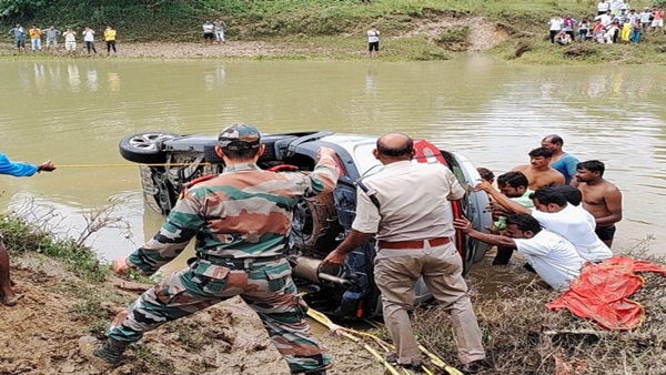 तीन दिन बाद पेड़ में फंसा मिला शव 