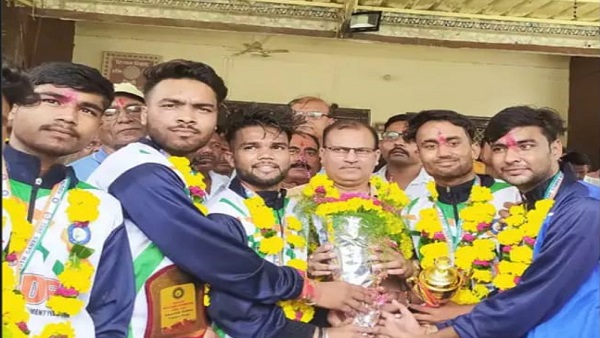 अंतरराष्ट्रीय कबड्डी प्रतियोगिता नेपाल में निवाड़ी का गोल्डन ट्राॅफी पर कब्जा