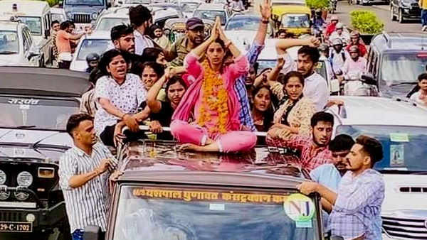RU में मुकाबला त्रिकोणीय 