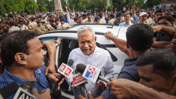 नीतीश के हाथ से फिसला बड़ा वोटबैंक नीतीश के हाथ से फिसला बड़ा वोटबैंक