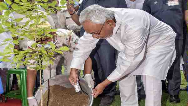 पीएम बनने की महत्वाकांक्षा नहीं रखने का दावा