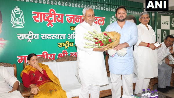 बिहार में सत्ता पलटी, नीतीश सीएम-तेजस्वी डिप्टी सीएम