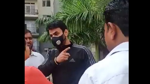 नोएडा सेक्टर-93 का है मामला
