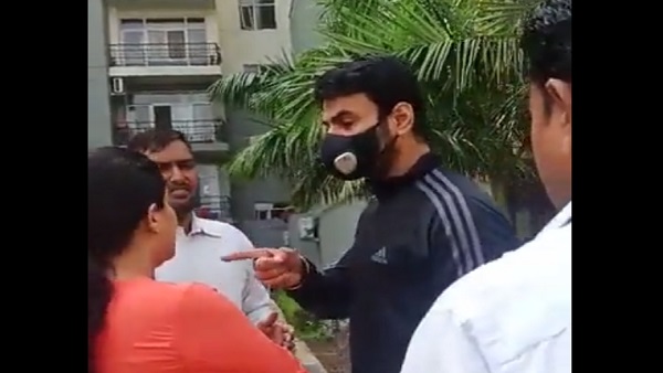 वीडियो में श्रीकांत त्यागी को गाली देते हुए सुना जा सकता है