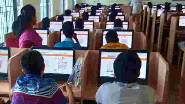 ऑफिशियल वेबसाइट से अलग निकले नतीजे ऑफिशियल वेबसाइट से अलग निकले नतीजे