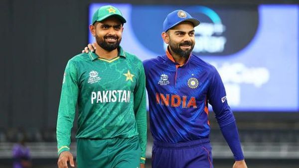 एशिया कप के लिए पाकिस्तान की टीम 