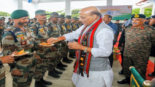 राजनाथ के दौरे को लेकर चीन सतर्क राजनाथ के दौरे को लेकर चीन सतर्क