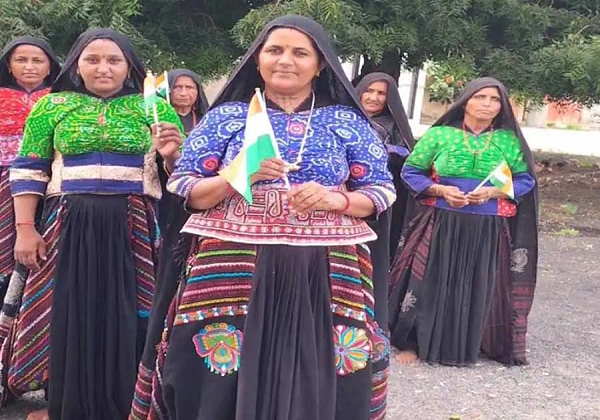 बहुत से पुरस्कारों से सम्मानित हुईं