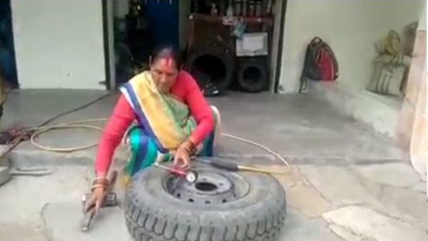 महिला के काम की हर तरफ तारीफ, जज्बे को करते हैं सब सलाम महिला के काम की हर तरफ तारीफ, जज्बे को करते हैं सब सलाम