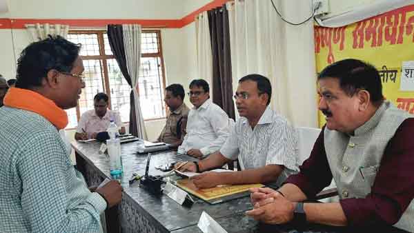 जमीन मेरी लेकिन नाम किसी और का