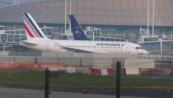 पेरिस एयरपोर्ट पर लैंडिंग मिस कर चुका है विमान