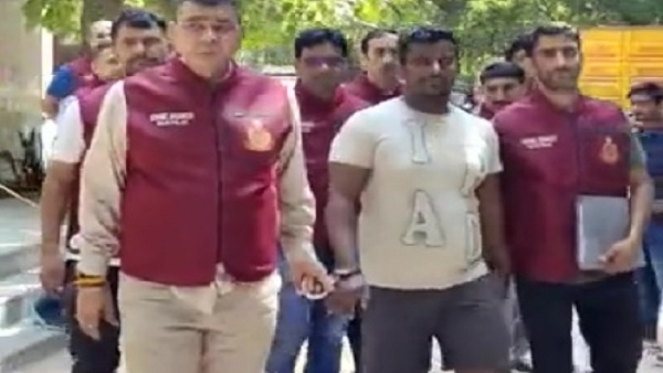 दिल्ली पुलिस ने वांटेड क्रिमिनल को किया गिरफ्तार दिल्ली पुलिस ने वांटेड क्रिमिनल को किया गिरफ्तार