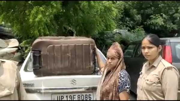 मर्डर के बाद दोनों लाश के साथ फ्लैट में रहीं